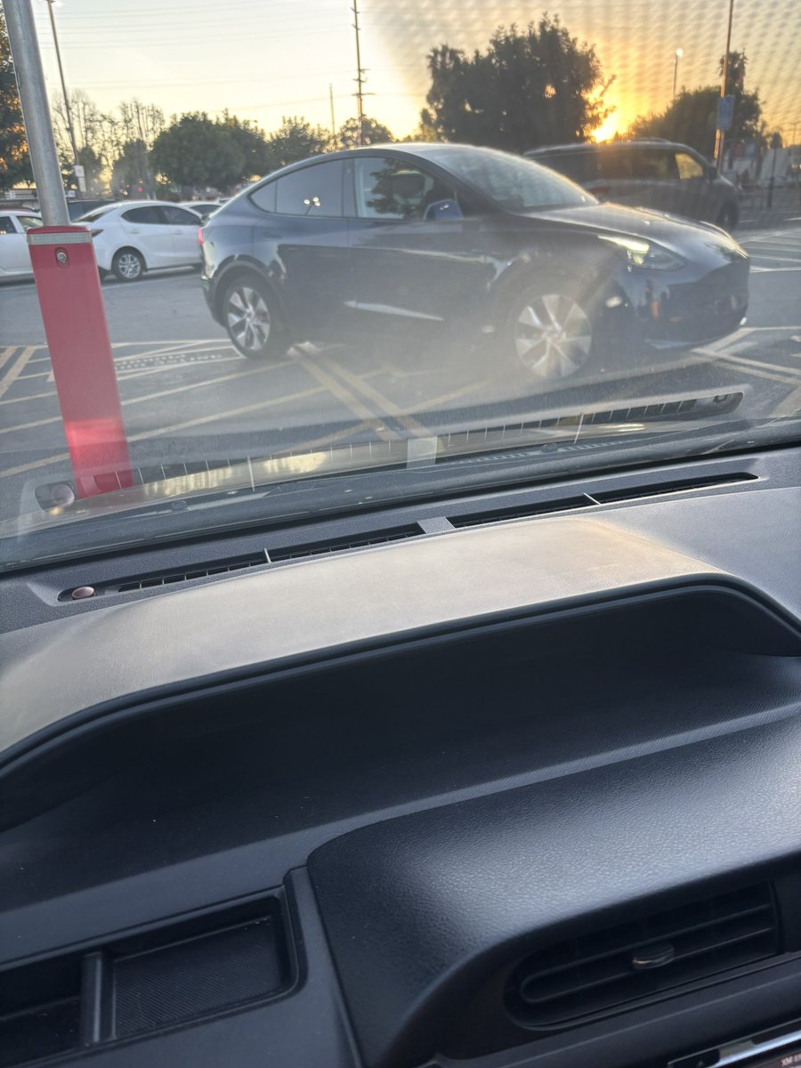 Why do people not park correctly??? This is why I dislike everything