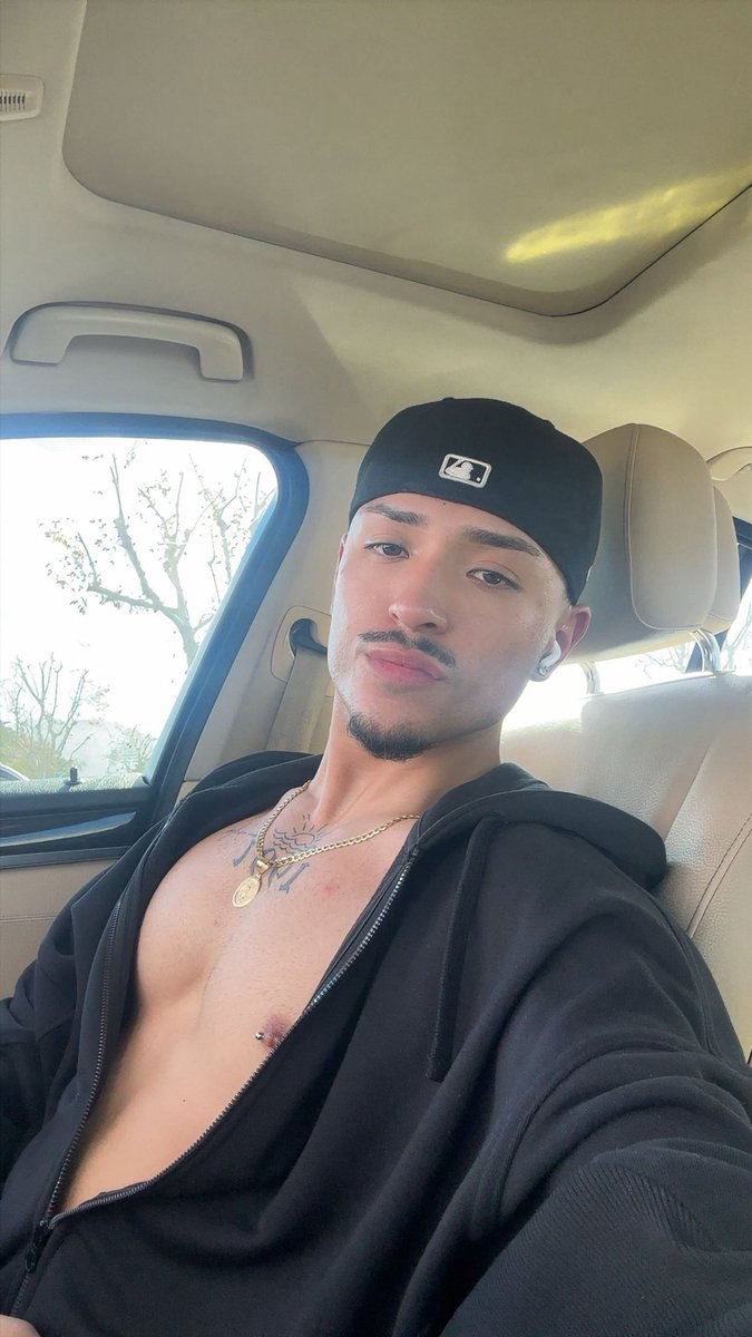 chino 🔱 tweet media