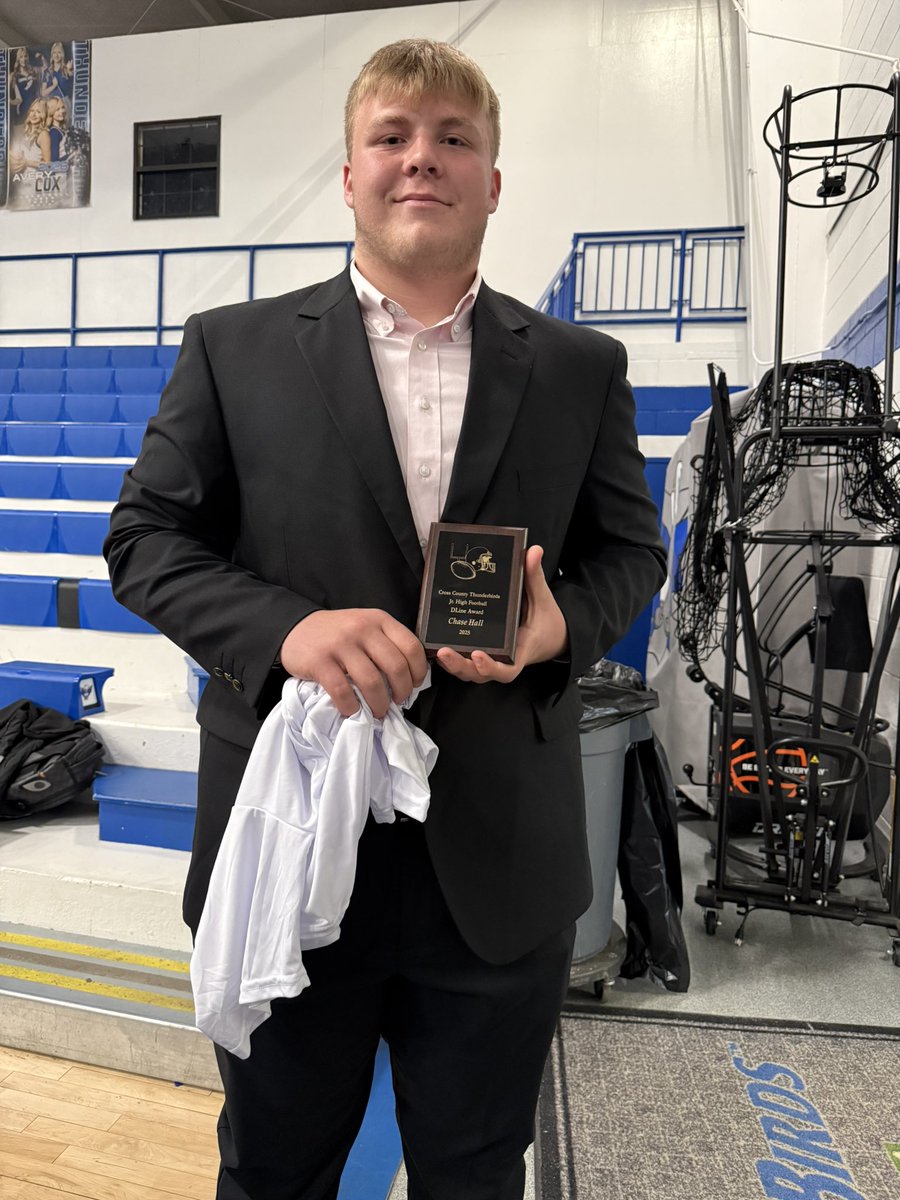 ChaseHall5758's tweet photo. Proud to be awarded JR High DLine player of the year at our Football banquet tonight. Jr High was undefeated 2A-2 Conference Champs! #class2030 #ArkansasFootball https://t.co/33Ob6itnq2