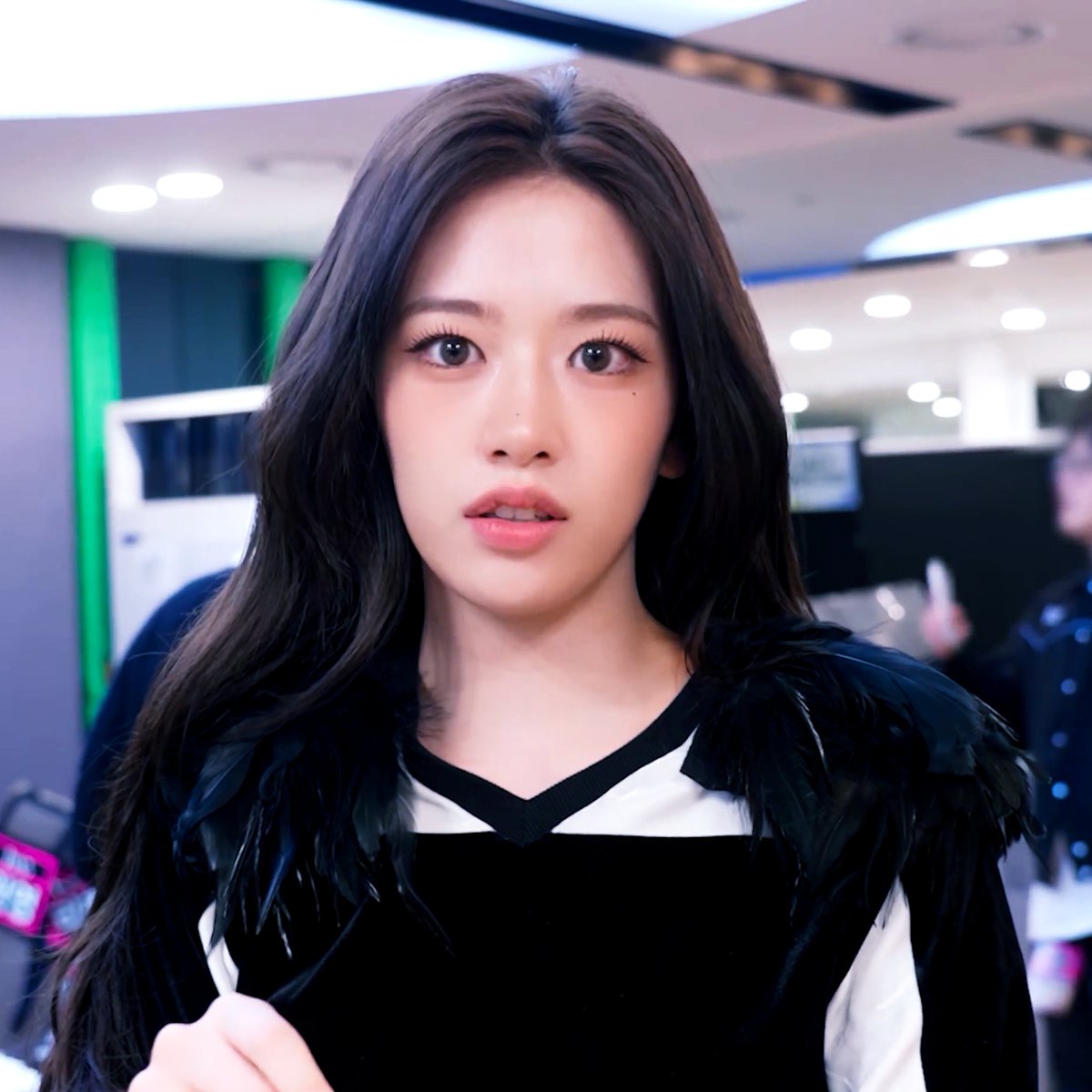 안유진특! 마음의 준비를 하고 봐도 미모공격에 깜짝깜짝 놀라게함