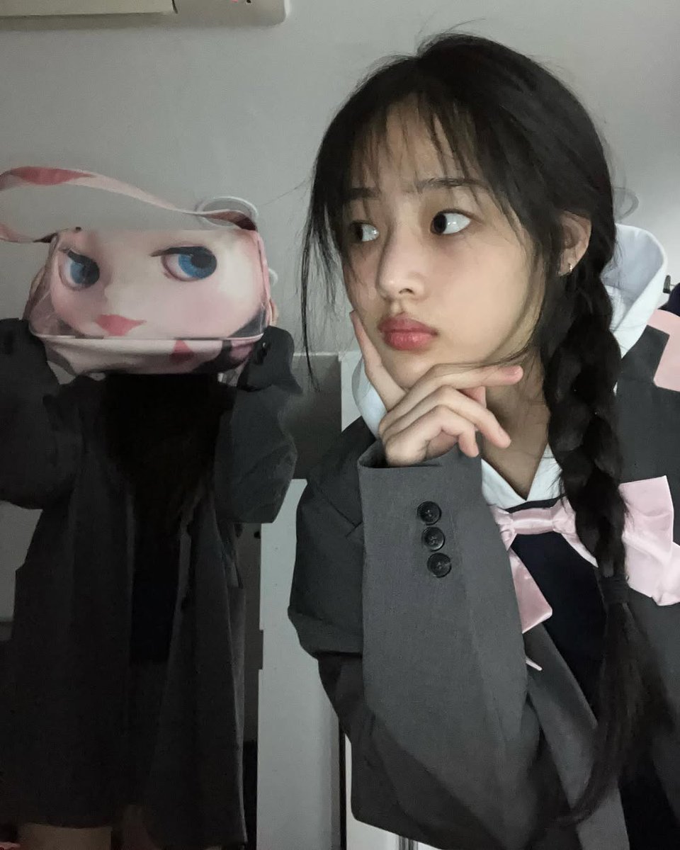 n년전 오늘의 민지 tweet media