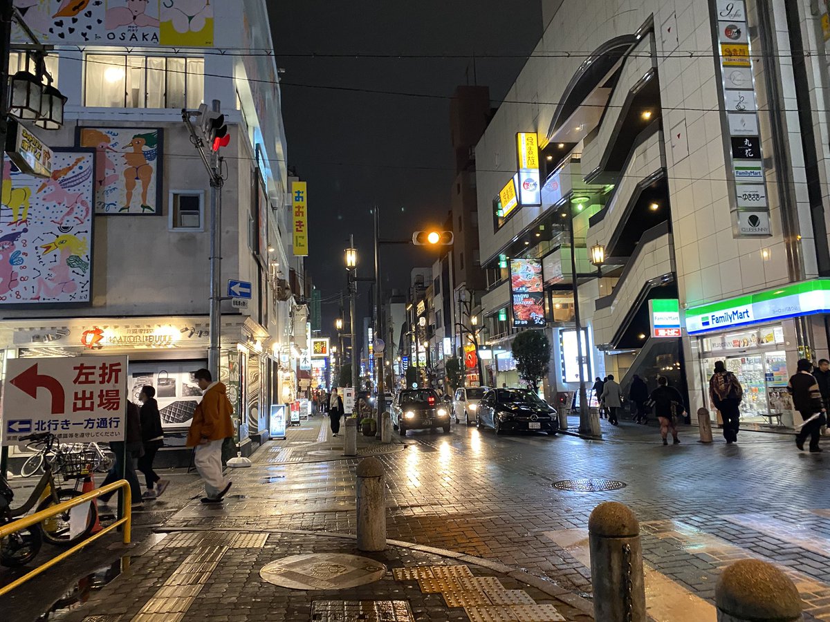 aLec robBins tweet media