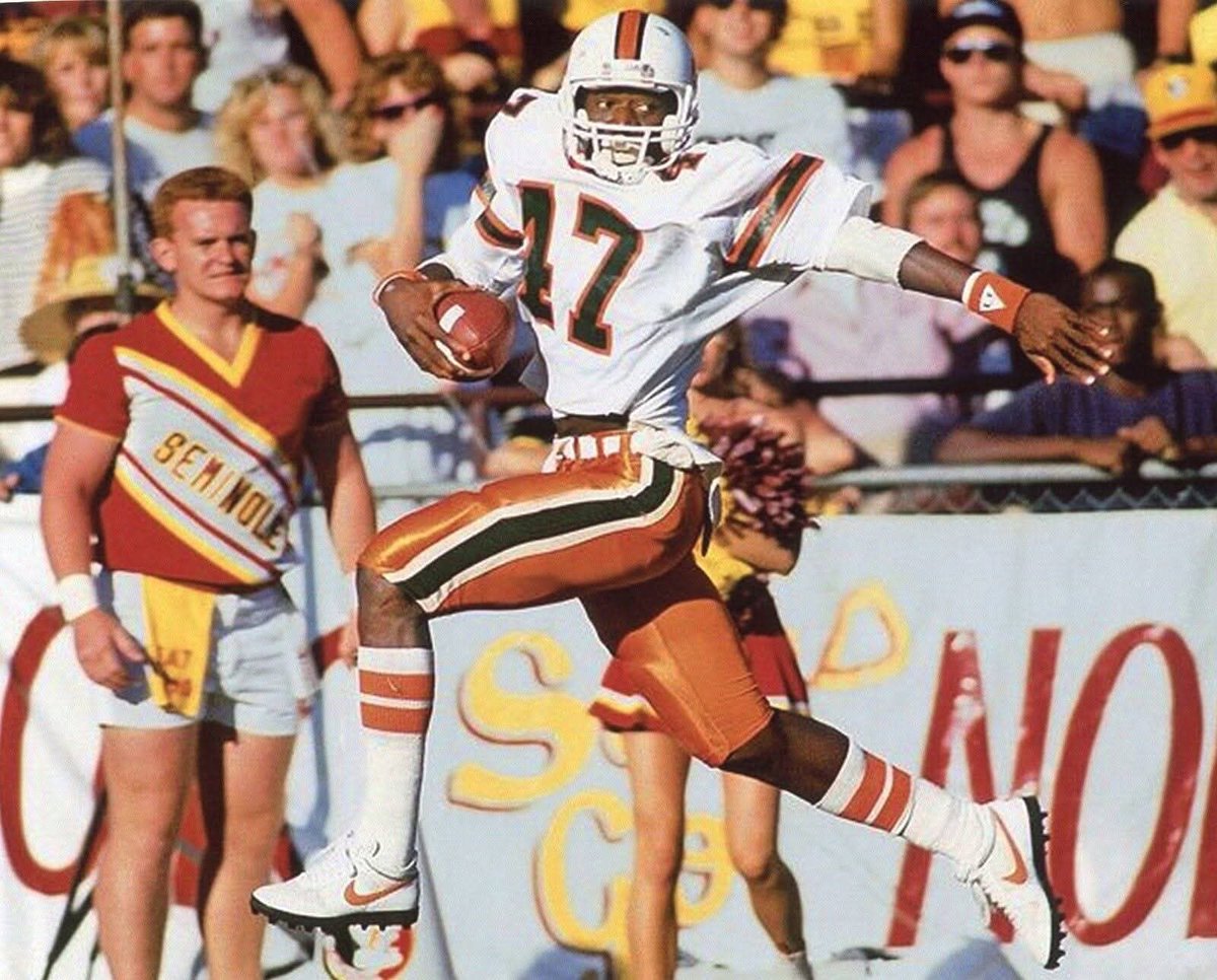 FB_Helmet_Guy tweet media