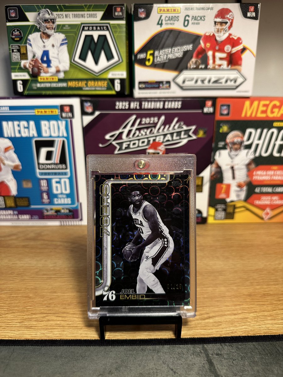 CRussCards's tweet photo. @cardboardbst $40 OBO! 
/25 

DM with offers/deals! Shipping in profile! https://t.co/OVa00ta4QL