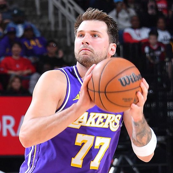 LakeShowYo tweet media