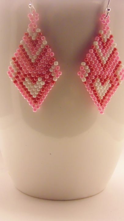 7bfleming's tweet photo. Art of the Day! "Diamond Shape Heart Earrings". Buy at: https://t.co/IlPAxY8H9s https://t.co/WZpiZrjKaG