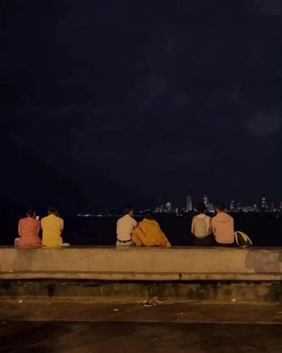 शब्द tweet media