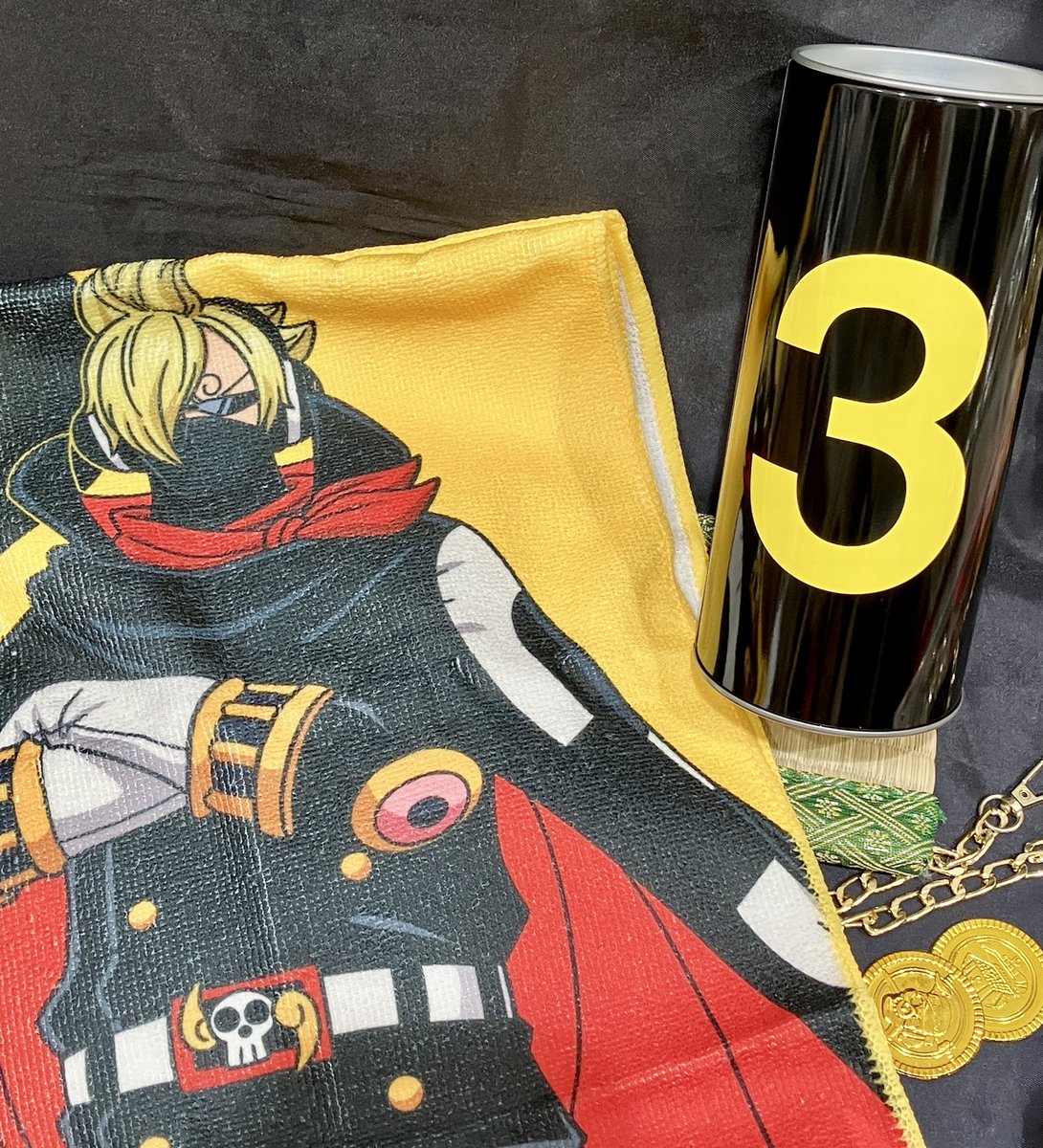 新商品】 ONE PIECE EMOTION タオル入りおそばマスク缶ケース 1,300円
