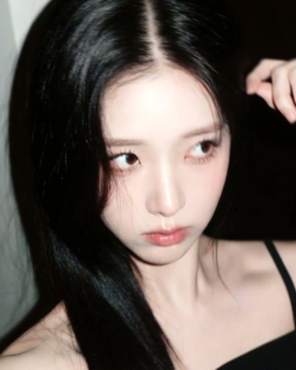 🚨 Atualização da Jiwon no instagram do detude 

"Foto de antes de cortar o cabelo 🖤"

#DARETODREAM #DETUDE #데어투드림 #데투드