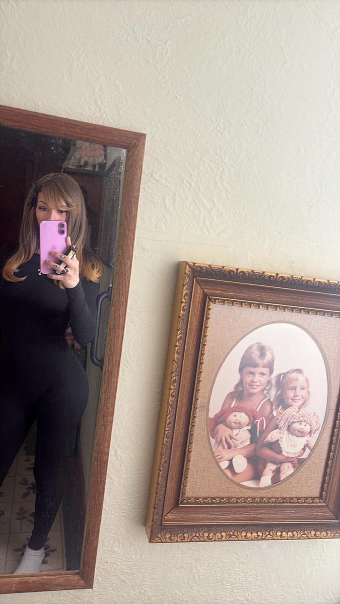NaiLynn222's tweet photo. Bangs ? 👀 https://t.co/k8NLZlF0EY