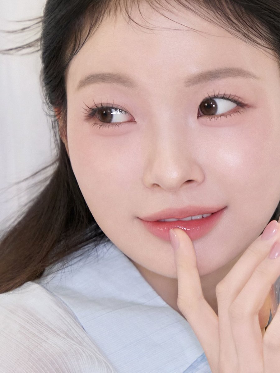 𝐃𝐞𝐰 𝐆𝐥𝐚𝐳𝐞 𝐓𝐢𝐧𝐭 🌸
メガ割からアンコールまで 
本当にたくさんの方に 手に取っていただきました
ありがとうございます😭✨
春はデュウの重ね塗りがおすすめ 
#16 Muse × #17 Tea Rose 
この組み合わせ、ぜひ試してみて🤍
#EGLIPS #韓国コスメ #春メイク