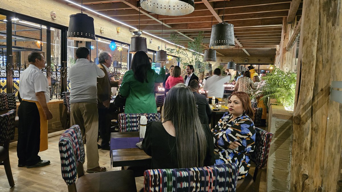 MAvila_EUD's tweet photo. Hacienda Real apuesta por evolucionar 🔥
La nueva sede en CAES combina tradición, servicio y nuevos ambientes diseñados para disfrutar con familia y amigos.
Una nueva etapa para una marca que sigue creciendo en el país. https://t.co/xAKmdSysl1