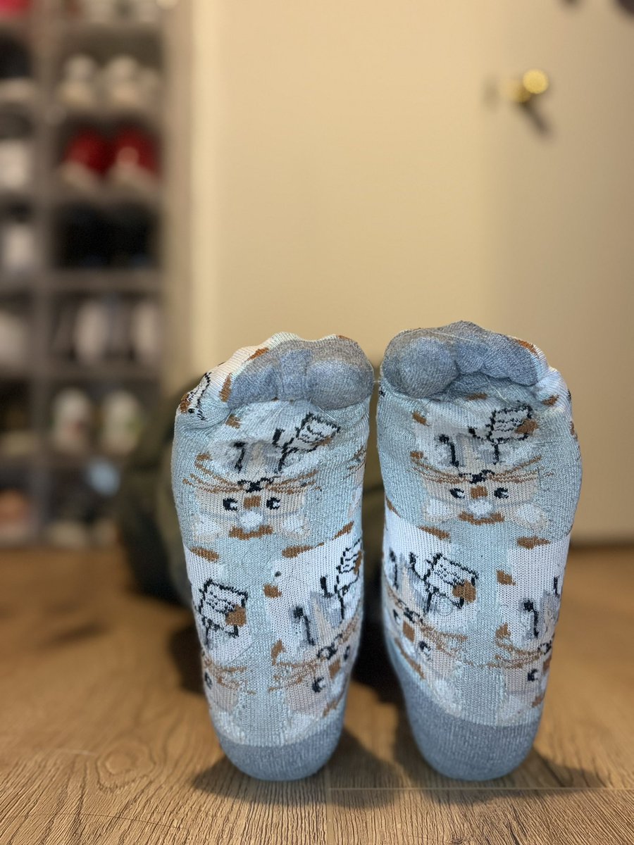 dearnoelle33's tweet photo. Show me how much you love these
#dirtysocks #smellysocks #wellwornsocks #wellworn #anklesocks #sockselfie #socks #anklesocklover #cutesocks #socksoftheday #socklover #likeforlike #cleansocks #nylons #whitesocks #noshowsocks https://t.co/QPBCd0d13K