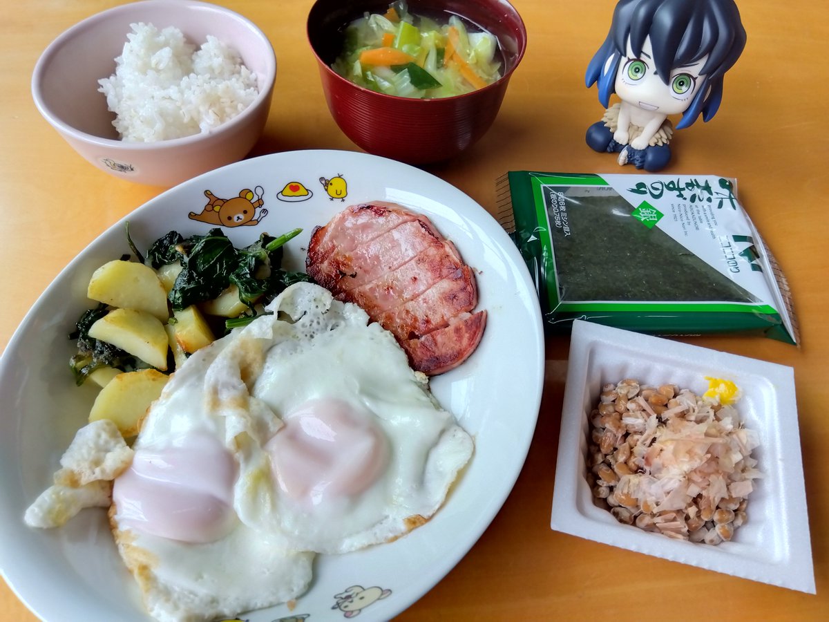 #昼ごはん は #朝ごはん みたいな #食事 🥢
ごはん、お味噌汁、のり、鰹節かけ納豆、目玉焼き、ステーキハム、ほうれん草とポテトの炒め物🍚
バランスの良い #ごはん は夜までお腹がすかない😄

#ランチ　#料理　#おそ由松