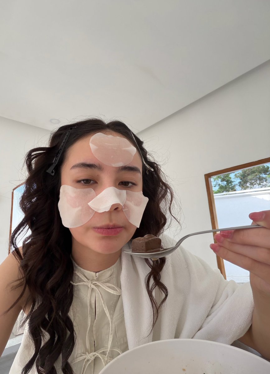 aangelinaa.ss tweet media