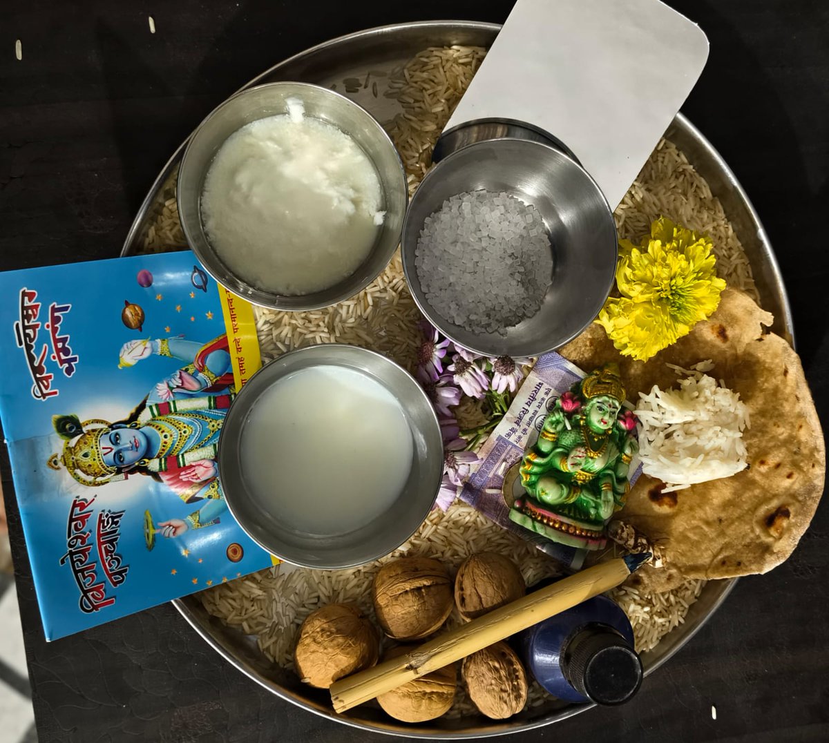VikasInExile's tweet photo. *Navreh Poshte* 🙏 👍 is a traditional ritual observed by Kashmiri Hindus on the occasion of Navreh, which marks the Kashmiri New Year (Chaitra Mass), the arrival of Spring season.

On the eve of the festival, a,*thal* is prepared with rice, curd, bread, walnuts, a pen, a coin, flowers, a mirror, and the new Janthri (almanac).

On Navreh morning, family members look at thal  first thing after waking up. It’s believed that seeing these items sets a positive, prosperous tone for the entire year

#NavrehPoshte