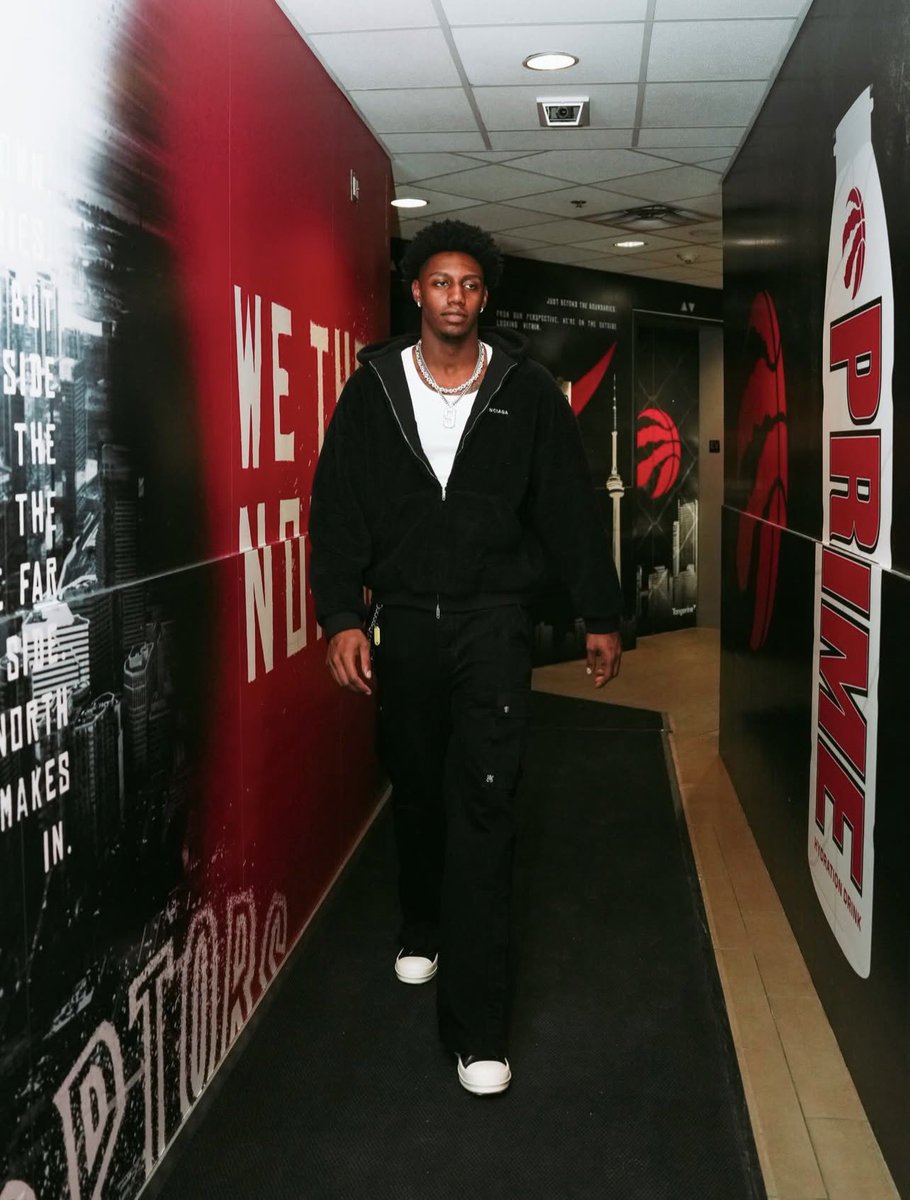 L 🫥 🔮 tweet media