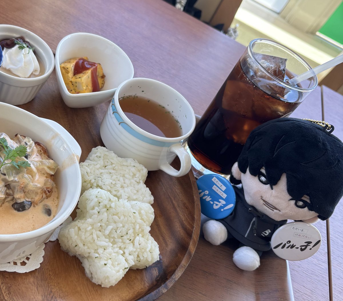 Haru_6T's tweet photo. 先週末、ほくぬいを連れてパルパル行ってきた🎡

ぬいのおててに磁石入ってるおかげで、缶バッジがくっつく！新しい発見👀

 #浜名湖パルパル https://t.co/vJQuJuEJPO