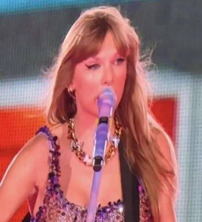 i can do it with a broken heart❤️‍🔥 tweet media