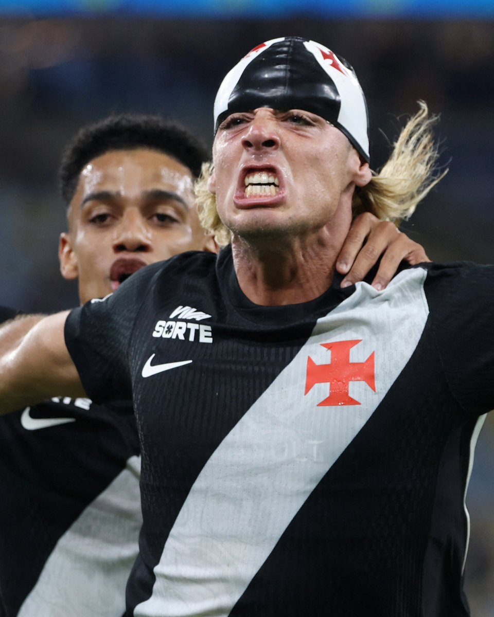 geglobo's tweet photo. O time da virada! 💢 Fluminense abre 2 a 0, mas o Vasco reage e vence com três gols no segundo tempo. Canobbio e Hércules marcaram para o Flu, e Nuno Moreira, Spinelli e Thiago Mendes viraram para o Vasco.

➡️ Veja como foi: https://t.co/8YZsALhuVX
📸 Reuters

#futebol #vasco #fluminense #brasileirão #ge