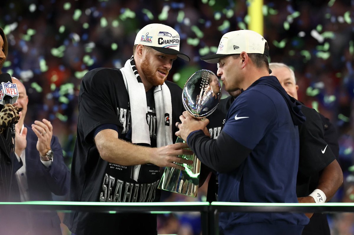 Carlos. 🦚 (💍) tweet media