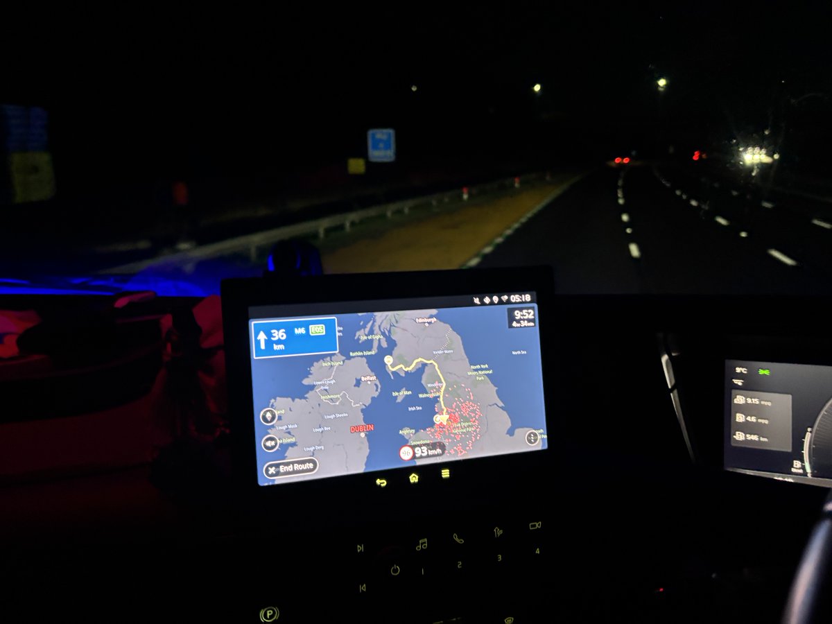 påul servîce tweet media