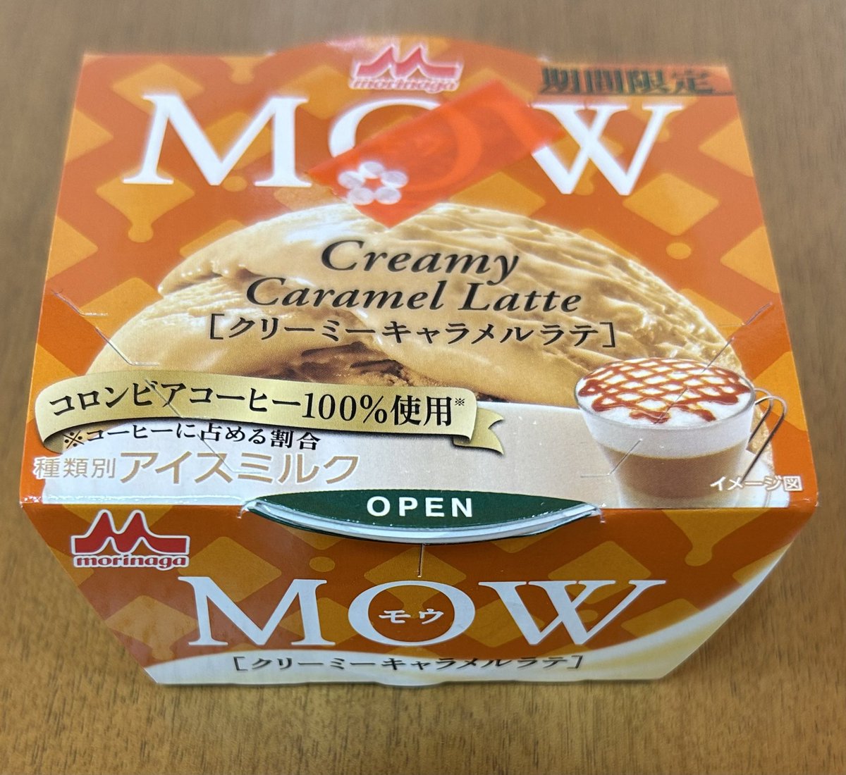 h39306652's tweet image. MOWキャラメル味でひと休憩( ¨̮ )

#MOW 
#森永乳業