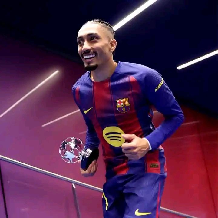 HENSHAW💙❤️ tweet media