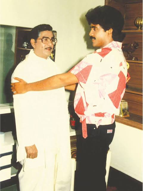 iamSunakar's tweet photo. @iamnagarjuna garu with his Nanna #ANR garu 🥰
#Natasamrat
#ANRLivesOn
#AkkineniNagarjuna https://t.co/pnw8FeIARZ