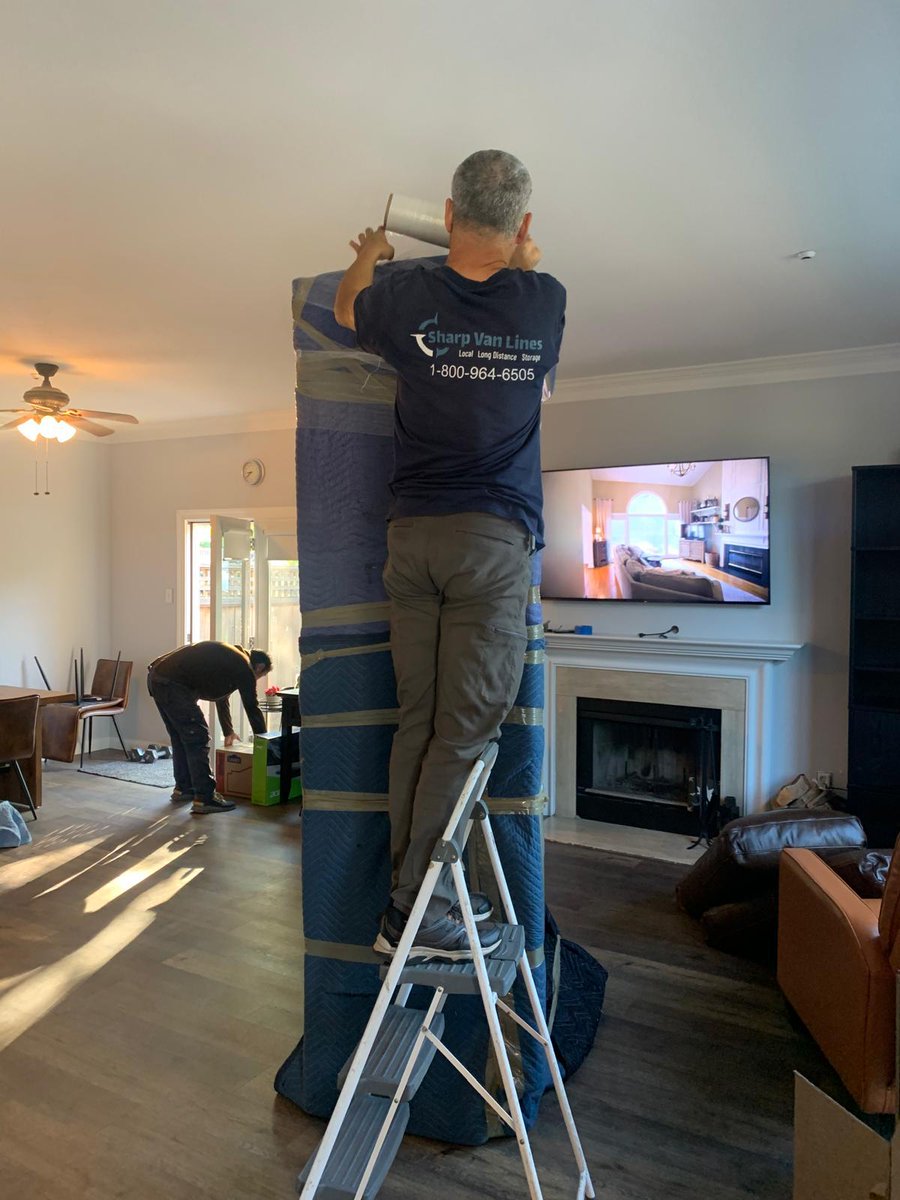 sharpvanlines's tweet image. Truck gets packed clean.
Nothing leaning wrong, nothing left loose. 🚚

If it looks simple — it wasn’t.
If it looks smooth — that’s how it’s supposed to be.
#SharpVanLines #MovingDay #NYCMovers #FurnitureMoving #HeavyLifting #RealWork