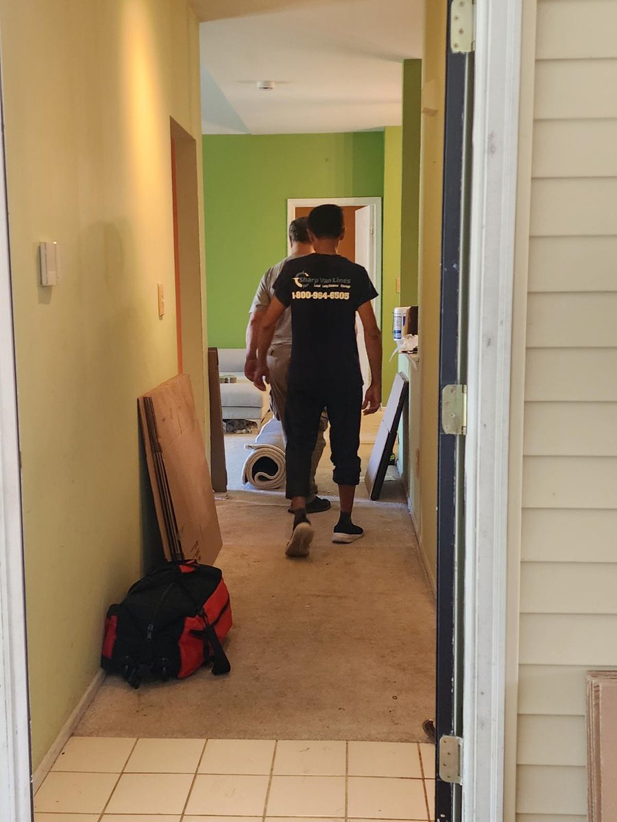 sharpvanlines's tweet image. Truck gets packed clean.
Nothing leaning wrong, nothing left loose. 🚚

If it looks simple — it wasn’t.
If it looks smooth — that’s how it’s supposed to be.
#SharpVanLines #MovingDay #NYCMovers #FurnitureMoving #HeavyLifting #RealWork