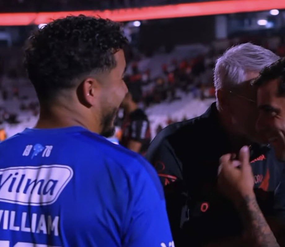 Centraldoocec's tweet photo. Parabéns @cruzeiro
e parabéns aos defensores do william.

Vocês merecem, veja como ele se importa com o clube de vocês.

Até o @samuelrosa sabe a falta de respeito.

Espero que vocês tomem uma providência. https://t.co/xk2g3BYPQR