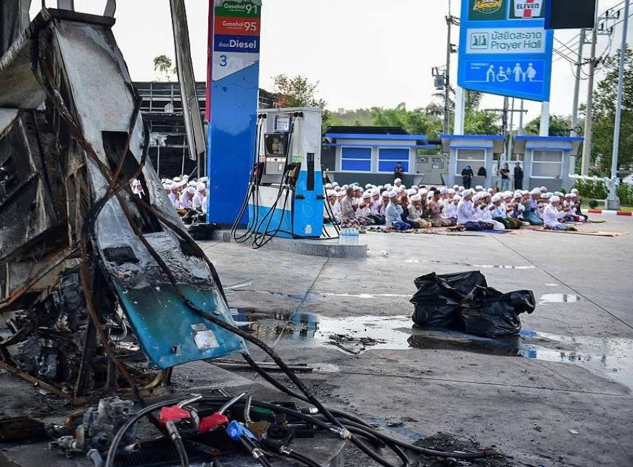 OBvlogs's tweet photo. Thailand, oh Thailand 🇹🇭, not content with just taking from Cambodia 🇰🇭, Laos 🇱🇦, and Myanmar 🇲🇲, now they're even swiping from Malaysia 🇲🇾. How intriguing 🤔 🤔. Thailand are really the invader ￼ here. ￼

**Facebook Post: PATTANI MALAYS START WARNING WITH THAI ARMY**

🚨 **Historic Reminder: The Struggles of Pattani** 🚨

1. **A Glorious Past**  
Did you know that before the 18th century, Pattani was a vibrant and independent Islamic Malay government known as the Sultanate of Pattani? It had its own Sultan, spoke the Malay language, and practiced Islam. The Sultanate maintained strong ties with neighboring states like Kelantan and Terengganu. However, the peace was disrupted as the Siamese began their aggressive campaigns against Pattani, leading to significant turmoil.

2. **Conquest and Control**  
By the late 18th to early 19th centuries, Siam succeeded in conquering Pattani, fragmenting its territory into smaller states for easier governance. This marked the beginning of a new chapter where Pattani fell under Siamese control, the Sultan lost his authority, and administration was centralized in Bangkok, stripping the region of its autonomy.

3. **The 1909 Treaty**  
A pivotal moment in this history was the Anglo-Siamese Treaty of 1909. This agreement resulted in Siam retaining Pattani while the British took control over Kedah, Perlis, Kelantan, and Terengganu. As a consequence, Pattani remained within Thailand’s borders, despite the deep cultural and historical ties it shares with the Malay world.

Today, the people of Pattani are raising their voices once more, reminding us of their rich history and the ongoing struggles for recognition and rights. Let us stand in solidarity as they navigate these challenging times. 🇲🇾✊

#Pattani #MalayHistory #ThaiArmy #CulturalRights #Solidarity