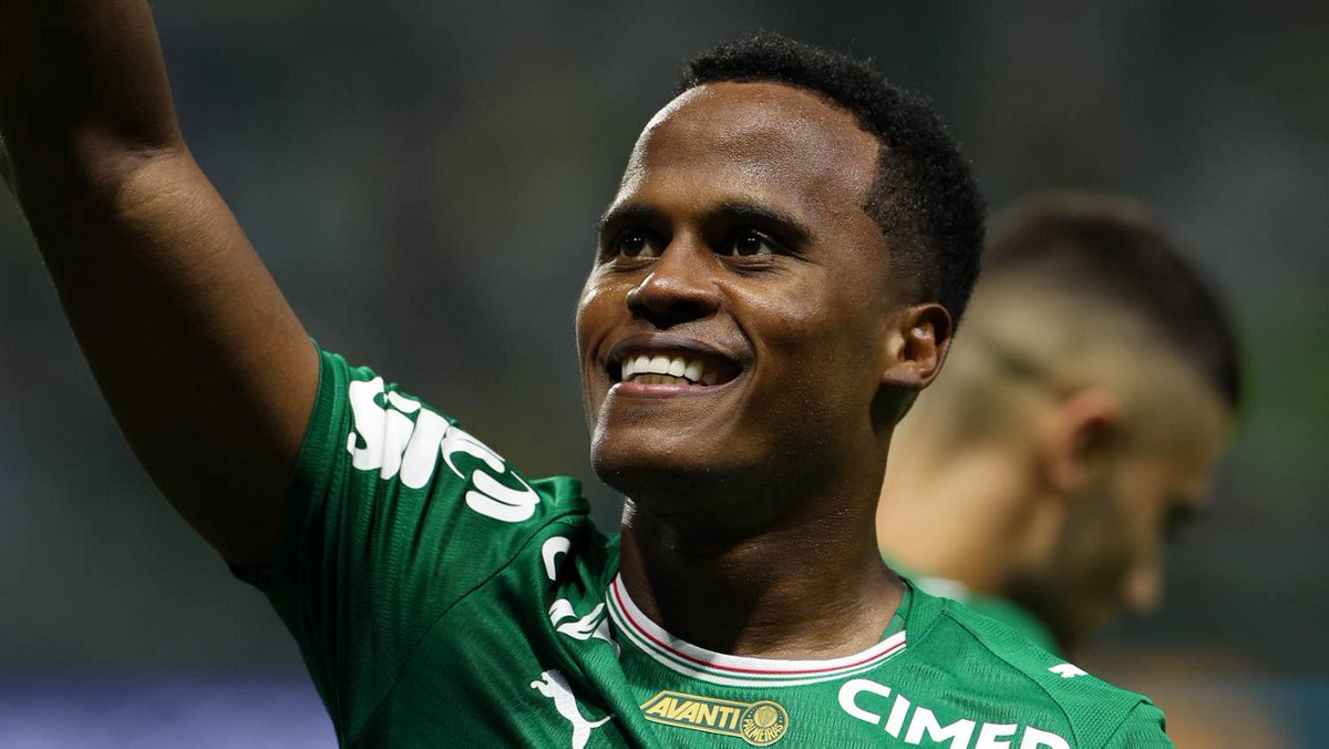 Palmeiras's tweet photo. Sorriso no rosto de quem acordou na liderança do Brasileirão. Bom dia, #FamíliaPalmeiras! 💚 https://t.co/8uQk8XUaIU