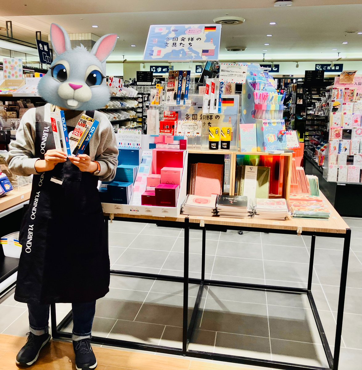 yurindo_ebisu's tweet image. 文具スタッフ🐰さんの驚きから始まった「意外と知らない各国発祥の文具たち」板チョコ🍫からヒントを得た #オルファカッター 失敗した糊を使って讃美歌のしおりにしたことからの #ポストイット 小さな発見と大きな驚きが詰まってるフェアです❣️
ぜひPOPをじっくり読んでくださいね #3M #サクラクレパス