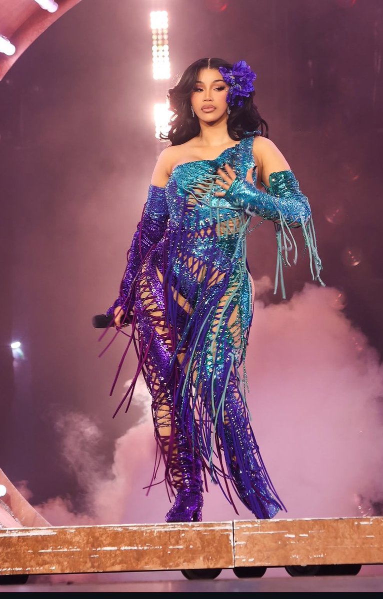 AM I THE DRAMA? tweet media