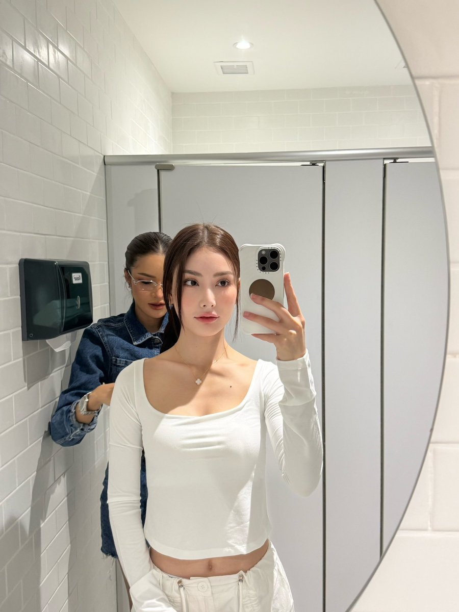 meenaxrina tweet media