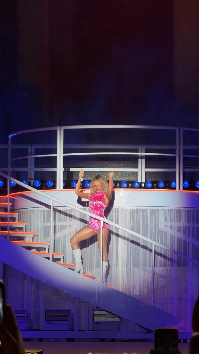 Sabrina Carpenter Daily tweet media