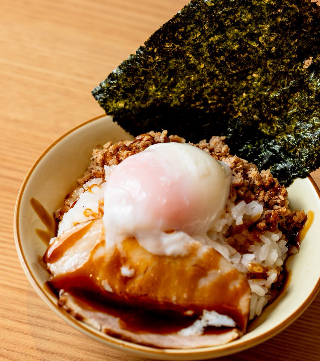 marugen_ramen_'s tweet photo. みんながよく頼むサイドメニューはどれ❓
リアクションで教えてね👀☝️

「温玉チャーシューごはん」▶︎リポスト🔁
「おいしいからあげ」▶︎いいね❤️
「鉄板玉子チャーハン」▶︎「🥚」とコメント https://t.co/2oxUJqlSpi