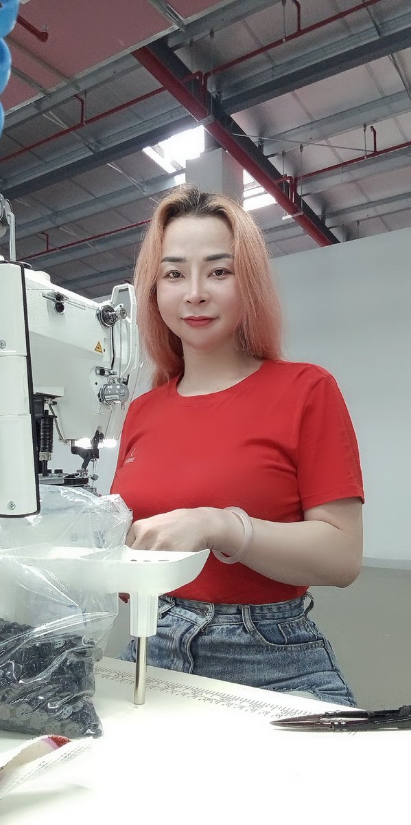 Hoangngoc1209's tweet photo. Hiện tại tổ em còn thiếu vài thợ may quần áo, anh chị nào đang thất nghiệp hay có ý định nghỉ cty hiện tại mà chưa có chỗ nào để đi làm thì ghé ngang cty em làm thử ạ, lương thực lãnh chưa tăng ca cộng hết khoản trợ cấp gần 9tr ạ, trảng bàng Tây Ninh 🥰 https://t.co/Nw87KEAsO1