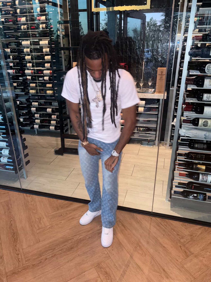 BankdUpQuell's tweet photo. B!G 24 like I’m kobe 🤴🏿⛹🏾‍♂️🌟 #BU4L make ah wish when you 👀 ah 🌟 baby 🥂 https://t.co/rKLKqqjfo8