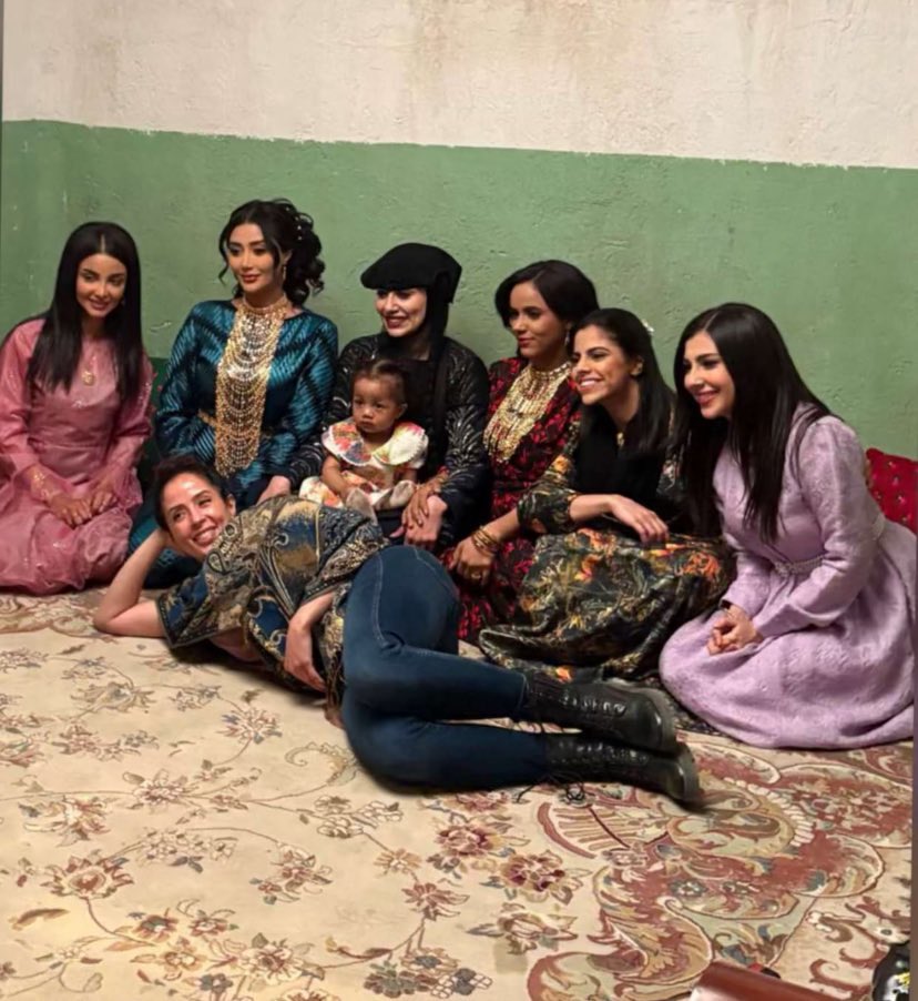 اخيررااااا 🎉🎉🎉

نهايه اعفن و اقرف مسلسل شفته في حياتي 🎊

مسلسل #شارع_الأعشى انتهى 👏🏻👏🏻👏🏻