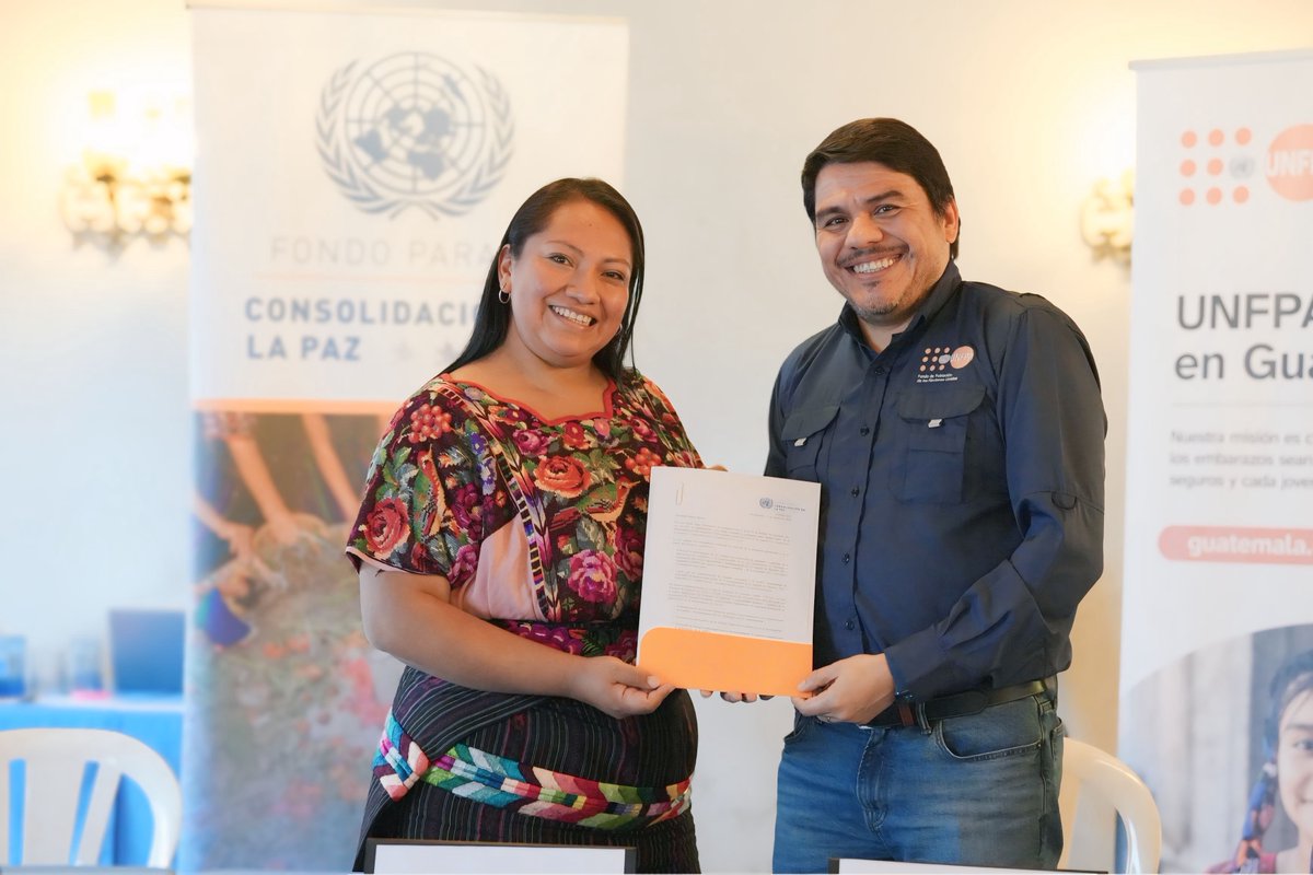 UNFPAGuatemala's tweet photo. En Chichicastenango, organizaciones de mujeres del Quiché fortalecen alianzas para impulsar su liderazgo y participación en la construcción de la paz. #MujeresLiderandoPaz

💬 “La paz que hoy buscamos tiene historia…” —María Morales, lideresa.

Más info: https://t.co/OKCD3VRx5C https://t.co/5DDEWuaxJV