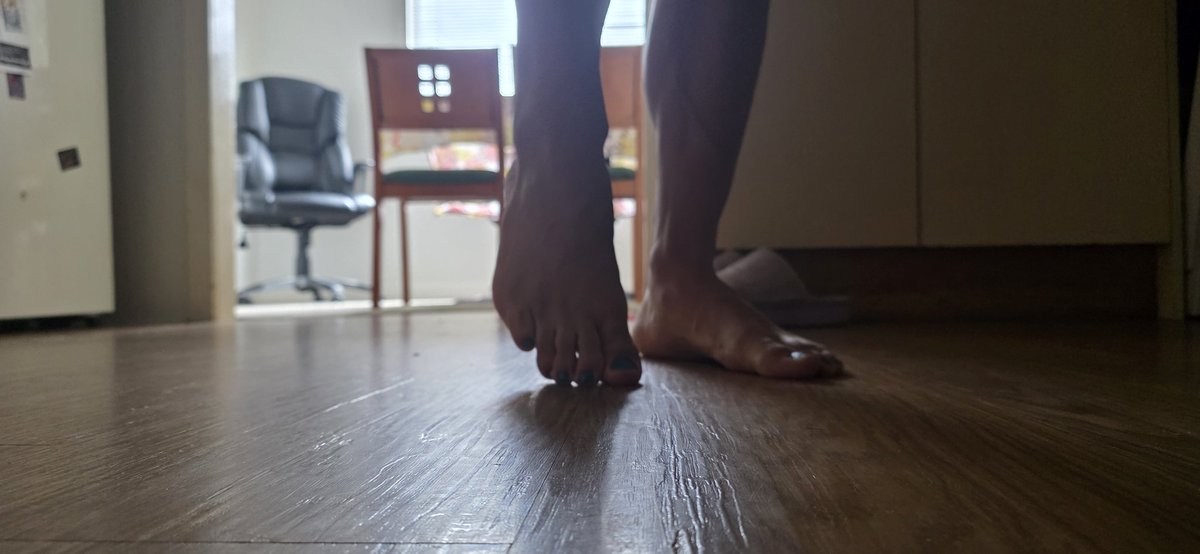 Anthony40421997's tweet photo. #crossdresser #malefootlovers #worshipped https://t.co/LYfE0e9EUp