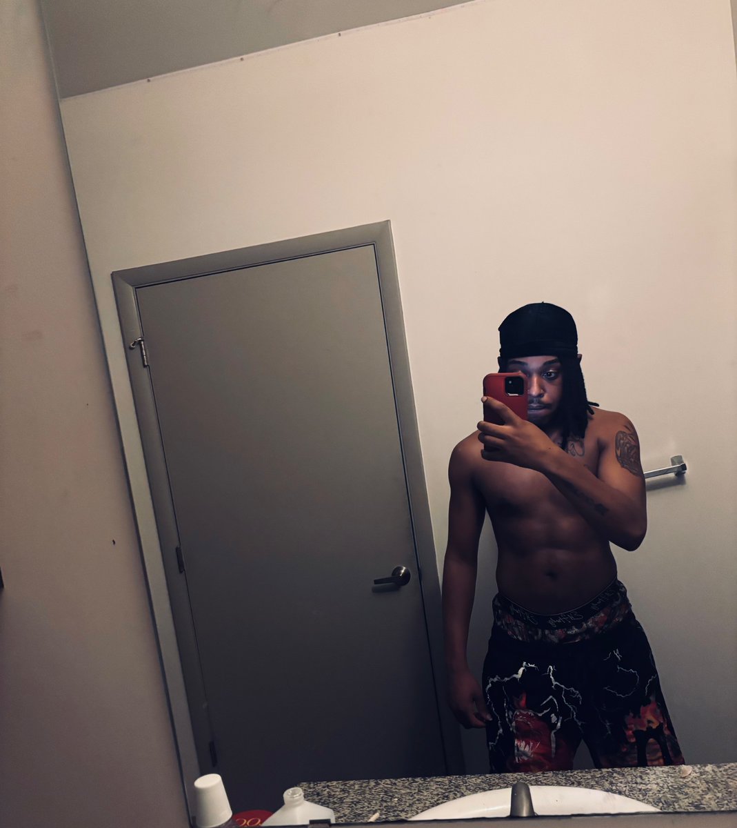 StrokeeGod's tweet photo. Life update 😍👑 🍫  #explore https://t.co/Iavv2AHtkC