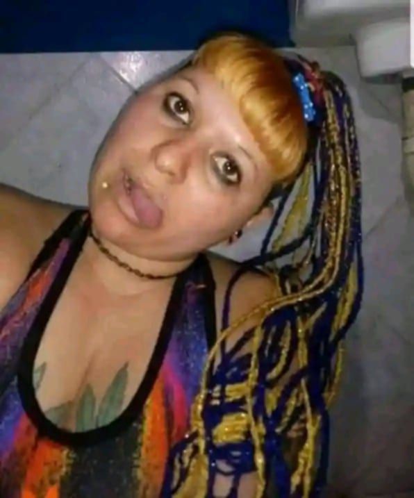 caradefaso's tweet photo. no tenia bolsillos y me guarde la tuca en el corpiño https://t.co/3mJy2iU8rY