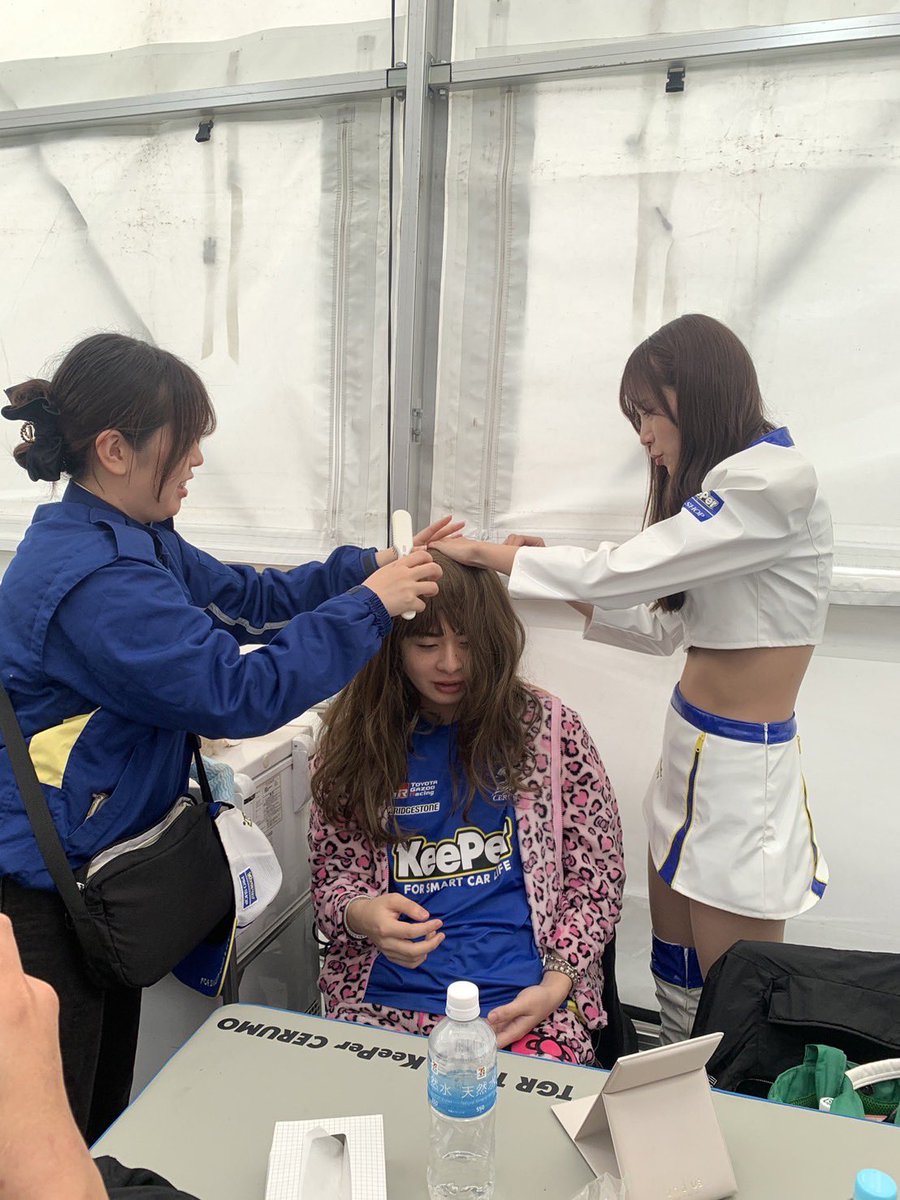 38cerumo's tweet photo. 今日は #ウィッグの日

レーシングチームでウィッグ？🤔
と思った方へ。

います。都史子が🤣

#CERUMO
#神出鬼没
#今年も会えるかな https://t.co/CpGxWjS70f