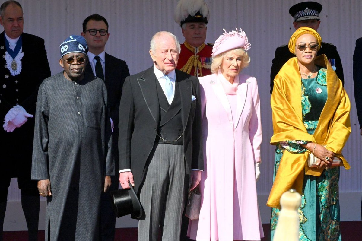 rwthofficial's tweet image. 🇬🇧🇳🇬
#UK’s King Charles III and Queen Camilla, with Prince William and Catherine, Prince and Princess of Wales received #Nigeria’s President Bola Ahmed Tinubu and his wife Oluremi Tinubu for their State Visit at Windsor Castle.

📸 Getty/PA #KingCharles #CharlesIII #QueenCamilla