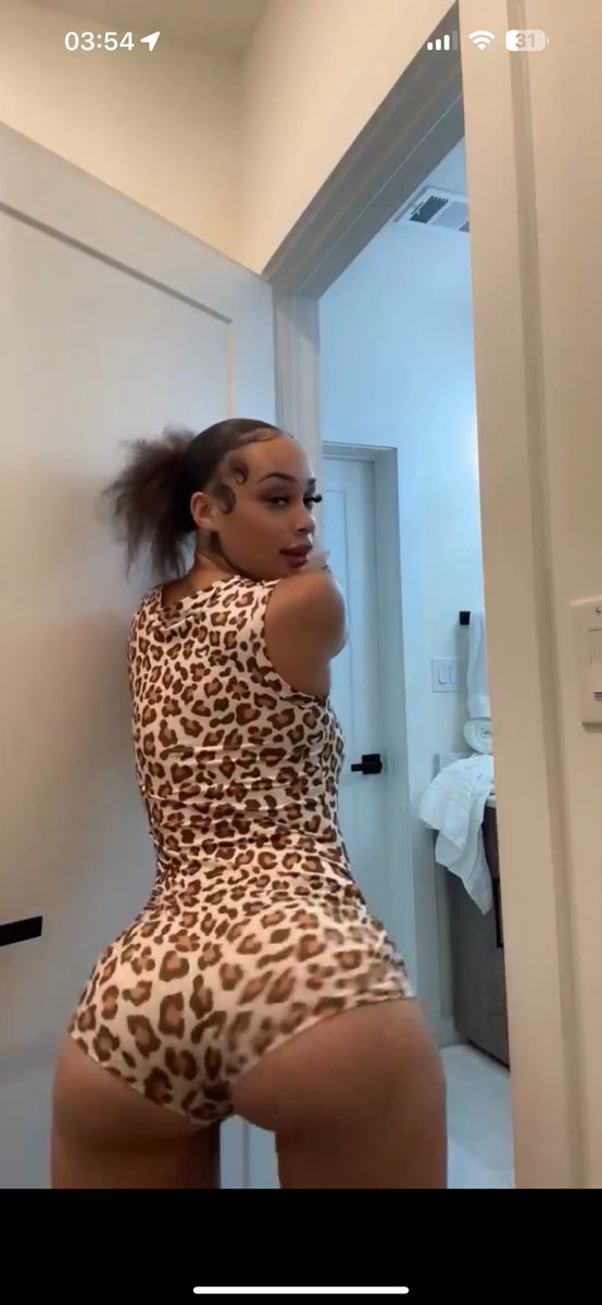 FreakysM_ods's tweet photo. A wild leopard in heat… ready to be captured 😈🐆
Who’s gonna tame this ass tonight? 🔥
Like if you’d hunt me down, RT if you’d pin me against the wall 💦
#NSFW #Freaky #Twerk #Mood #NSFWTwitter #LeopardPrint #PhatAss #Booty #FreakyContent #AdultContent https://t.co/clyNeiKpnx