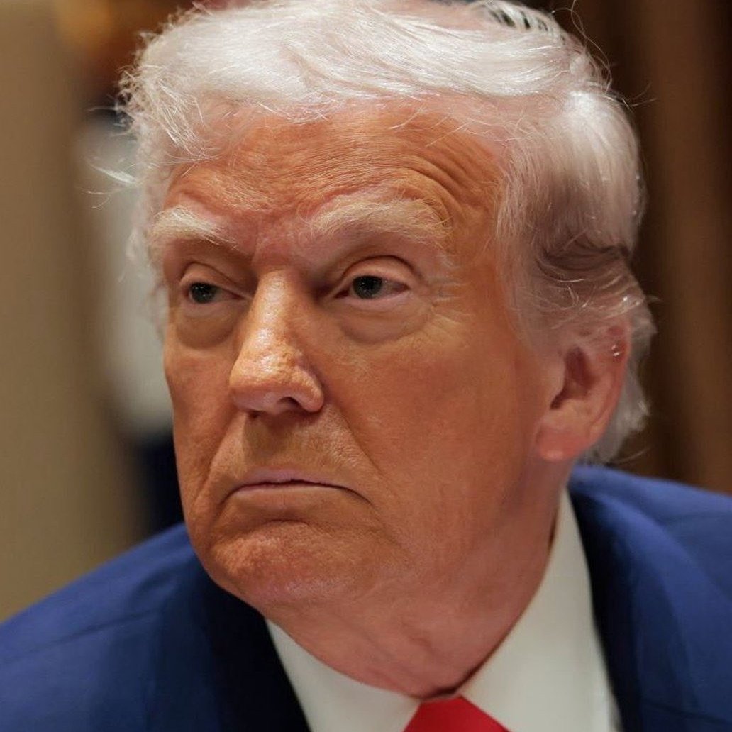 ABD'li Gazeteci Rohde;

-"İran,Cenevre barış görüşmeleri sırasında zenginleştirilmiş uranyumunun tamamını teslim etmeyi teklif etti."
-"İngilizler bu teklifi kabul etti Ancak sadece birkaç saat sonra Trump,İran'a hava saldırıları başlattı. ABD barış istemiyordu, savaş istiyordu."